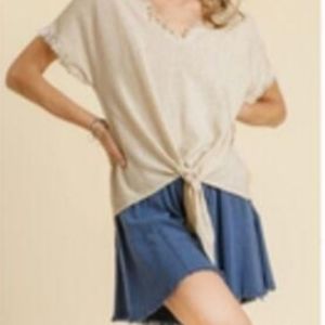 Umgee Cream fringe tie bottom short sleeve Blouse M NWT